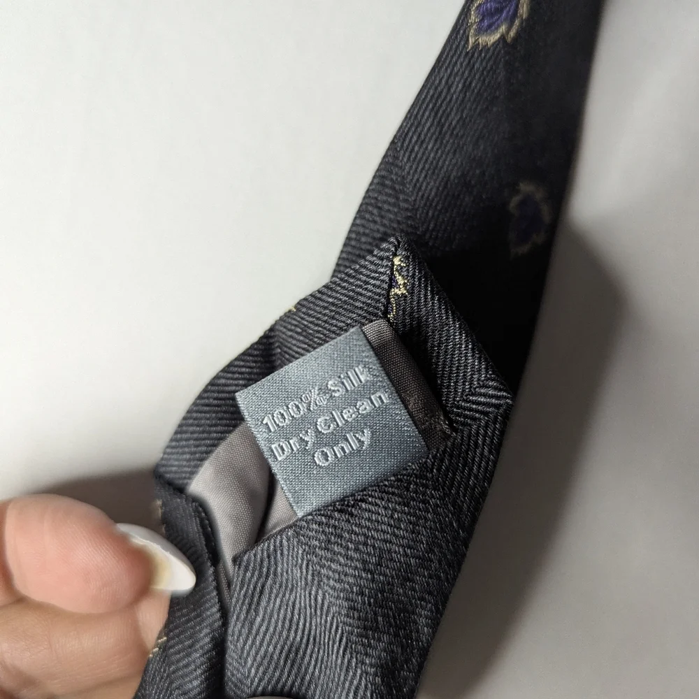 Hickey Freeman Men's Black Purple Leaf Pattern Silk Necktie